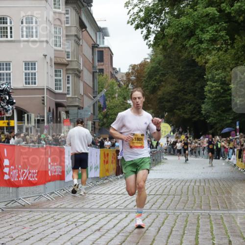 13.09.2026 - Kiel Lauf Yannick Fuchs http://msf.ph/oto/10444579 13.09.2026 12:13:27 Ziel 902, 3290, 10470, 902, 11809, 663, 10008, 10160, 10927 meine-sportfotos.de
