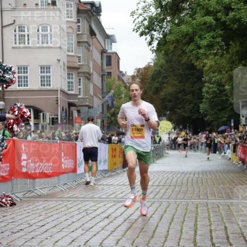13.09.2026 - Kiel Lauf Yannick Fuchs http://msf.ph/oto/10444588 13.09.2026 12:13:27 Ziel 902, 3290, 10470, 902, 11809, 663, 10008, 10160, 10927 meine-sportfotos.de