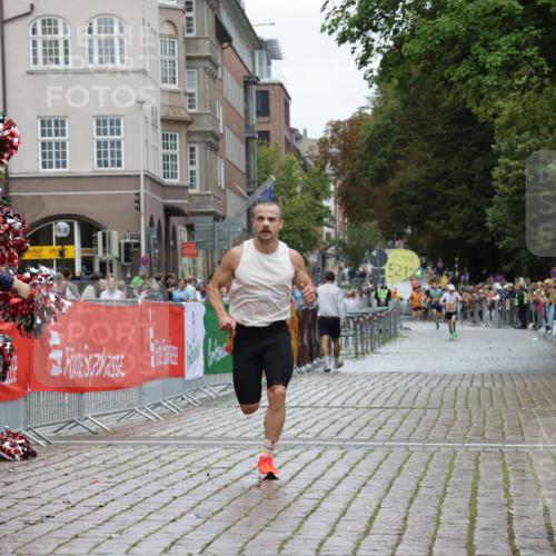 13.09.2026 - Kiel Lauf Yannick Fuchs http://msf.ph/oto/10444696 13.09.2026 12:13:45 Ziel 663, 2109, 10008, 10160, 10927, 902, 3290, 10470, 10208, 11809 meine-sportfotos.de