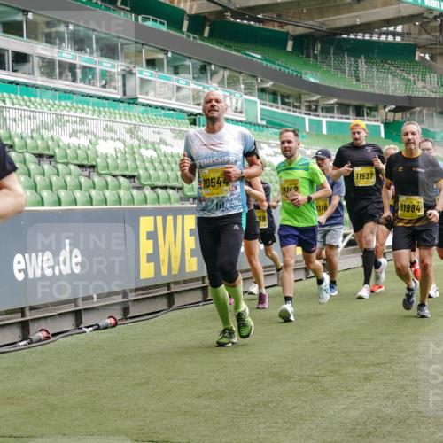 13.09.2026 - 21. swb-Marathon Bremen Michael Burmester http://msf.ph/oto/10444700 13.09.2026 10:29:00 Laufen im Stadion 10162, 10170, 10183, 10189, 10200, 10218, 10223, 10253, 10267, 10270, 10293, 10294, 10316, 10329, 10334, 10348, 10381, 10393, 10421, 10426, 10467, 10508, 10525, 10537, 10538, 10544, 10585, 10594, 10655, 10709, 10739, 10763, 10770, 10814, 10825, 10835, 10840, 10846, 10860, 10876, 10910, 10917, 10923, 10966, 10993, 11005, 11007, 11018, 11035, 11058, 11076, 11087, 11092, 11109, 11111, 11170 meine-sportfotos.de