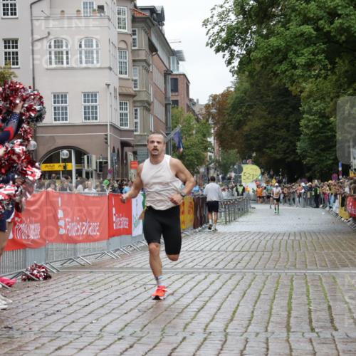 13.09.2026 - Kiel Lauf Yannick Fuchs http://msf.ph/oto/10444704 13.09.2026 12:13:46 Ziel 663, 2109, 10008, 10160, 10927, 902, 3290, 10470, 10208, 11809 meine-sportfotos.de