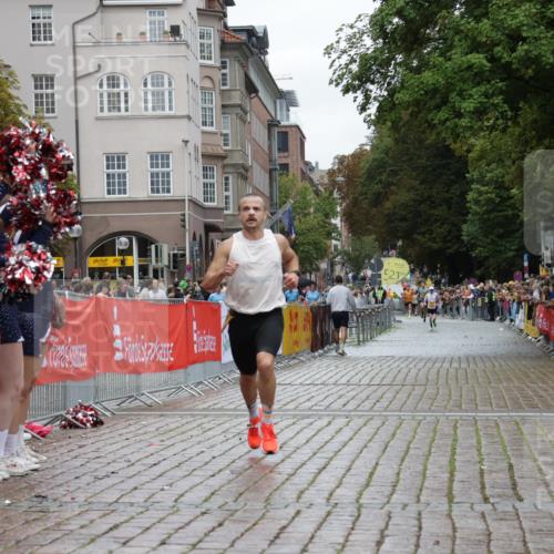 13.09.2026 - Kiel Lauf Yannick Fuchs http://msf.ph/oto/10444708 13.09.2026 12:13:46 Ziel 663, 2109, 10008, 10160, 10927, 902, 3290, 10470, 10208, 11809 meine-sportfotos.de
