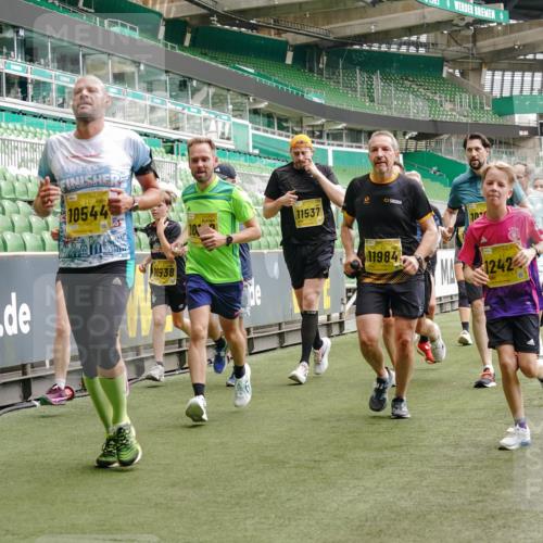 13.09.2026 - 21. swb-Marathon Bremen Michael Burmester http://msf.ph/oto/10444750 13.09.2026 10:29:01 Laufen im Stadion 10162, 10170, 10183, 10189, 10200, 10218, 10223, 10253, 10267, 10270, 10293, 10294, 10316, 10329, 10334, 10348, 10381, 10393, 10421, 10426, 10467, 10508, 10525, 10537, 10538, 10544, 10585, 10594, 10655, 10709, 10734, 10739, 10761, 10763, 10770, 10814, 10825, 10835, 10840, 10846, 10860, 10876, 10910, 10917, 10923, 10966, 10993, 11005, 11007, 11018, 11035, 11058, 11076, 11087, 11092, 11109, 11111, 11170 meine-sportfotos.de