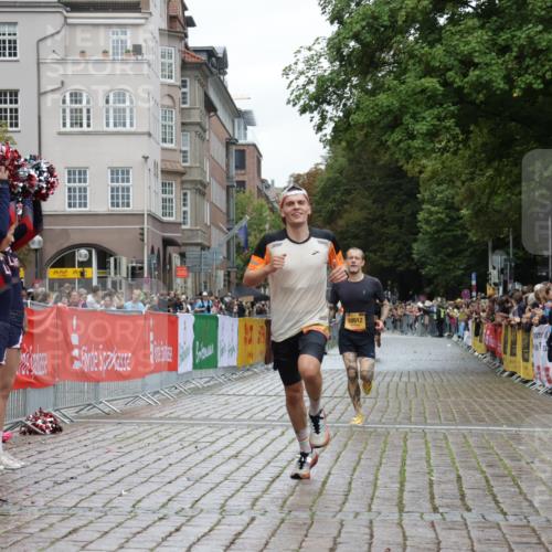 13.09.2026 - Kiel Lauf Yannick Fuchs http://msf.ph/oto/10444950 13.09.2026 12:14:14 Ziel 6182, 9253, 10912, 663, 2109, 10008, 10160, 10208, 2565, 11085, 10008, 10927 meine-sportfotos.de