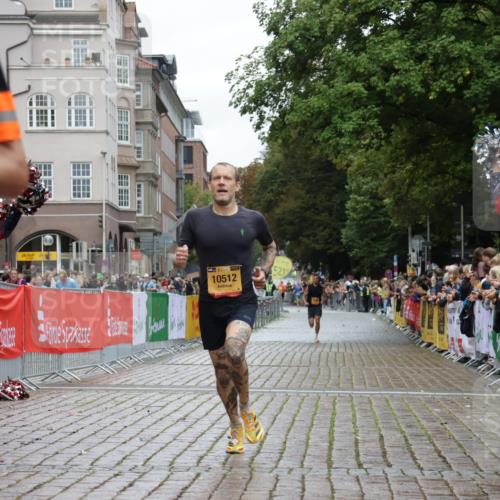 13.09.2026 - Kiel Lauf Yannick Fuchs http://msf.ph/oto/10444980 13.09.2026 12:14:16 Ziel 6182, 9253, 10912, 663, 2109, 10008, 10160, 10208, 2565, 11085, 10008, 10927 meine-sportfotos.de