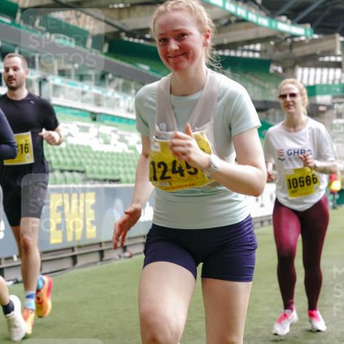 13.09.2026 - 21. swb-Marathon Bremen Michael Burmester http://msf.ph/oto/10445054 13.09.2026 10:29:05 Laufen im Stadion 10162, 10170, 10183, 10189, 10200, 10218, 10223, 10253, 10267, 10270, 10293, 10294, 10316, 10329, 10334, 10348, 10381, 10393, 10421, 10426, 10467, 10508, 10525, 10537, 10538, 10544, 10585, 10594, 10655, 10709, 10734, 10739, 10761, 10763, 10770, 10814, 10825, 10827, 10835, 10840, 10846, 10876, 10910, 10917, 10923, 10966, 10993, 11005, 11007, 11018, 11035, 11058, 11076, 11087, 11092, 11109, 11111, 11170 meine-sportfotos.de