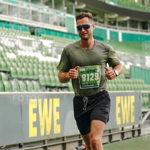 13.09.2026 - 21. swb-Marathon Bremen Michael Burmester http://msf.ph/oto/10445079 13.09.2026 12:45:42 Laufen im Stadion 195, 280, 339, 474, 493, 508, 567, 681, 697, 715, 788, 1017, 1034, 1181, 1241, 1264, 1277, 1301, 1335, 1696, 1863, 1937, 1975, 2020, 2084, 2087, 2297, 2889, 3092, 3271, 3609, 4110, 4118, 4157, 4328, 5024, 5092, 5238, 5283, 5674, 5719, 5996, 6918, 6973, 7206, 7265, 7336, 7478, 7715, 8028, 8054, 8096, 8319, 8325, 8331, 8670, 8701, 8756, 8936, 9070, 9129, 9273, 9306, 9495, 9583, 9642, 13063, 13168, 13237, 439, 1411, 1667, 1822, 1850 meine-sportfotos.de