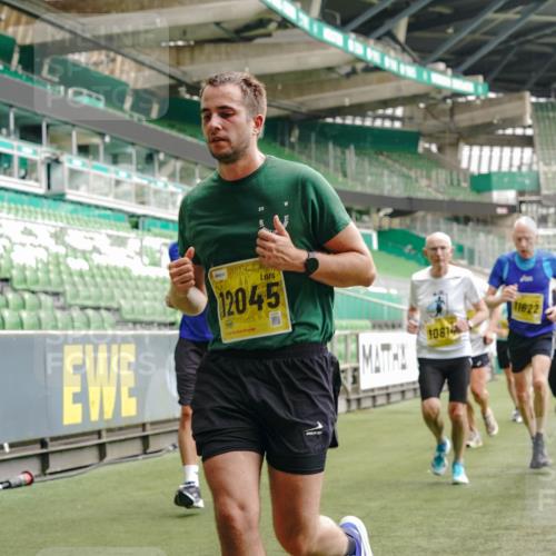 13.09.2026 - 21. swb-Marathon Bremen Michael Burmester http://msf.ph/oto/10445249 13.09.2026 10:29:08 Laufen im Stadion 10162, 10170, 10183, 10189, 10200, 10218, 10223, 10253, 10267, 10270, 10293, 10294, 10316, 10329, 10334, 10348, 10381, 10393, 10421, 10426, 10467, 10508, 10525, 10537, 10538, 10544, 10585, 10594, 10655, 10709, 10734, 10739, 10761, 10763, 10764, 10770, 10814, 10825, 10827, 10835, 10840, 10846, 10876, 10910, 10917, 10923, 10966, 10993, 11005, 11007, 11018, 11035, 11058, 11076, 11087, 11092, 11109, 11170 meine-sportfotos.de