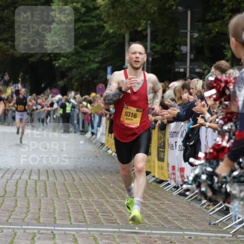 13.09.2026 - Kiel Lauf Yannick Fuchs http://msf.ph/oto/10445310 13.09.2026 12:15:06 Ziel 2550, 9855, 2550, 7208, 9316, 3398, 6871, 8093, 9575, 12196, 2565, 11085 meine-sportfotos.de
