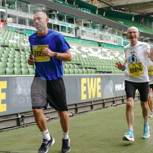 13.09.2026 - 21. swb-Marathon Bremen Michael Burmester http://msf.ph/oto/10445328 13.09.2026 10:29:10 Laufen im Stadion 10162, 10170, 10183, 10189, 10200, 10218, 10223, 10253, 10267, 10270, 10293, 10294, 10316, 10329, 10334, 10348, 10381, 10393, 10421, 10426, 10467, 10508, 10525, 10537, 10538, 10544, 10585, 10594, 10655, 10709, 10734, 10739, 10761, 10763, 10764, 10770, 10814, 10825, 10827, 10835, 10840, 10846, 10876, 10910, 10917, 10923, 10966, 10993, 11005, 11007, 11018, 11035, 11058, 11076, 11087, 11092, 11109, 11170 meine-sportfotos.de