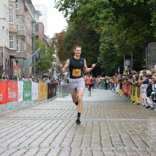 13.09.2026 - Kiel Lauf Yannick Fuchs http://msf.ph/oto/10445398 13.09.2026 12:15:18 Ziel 3398, 6871, 8093, 9575, 12196, 2550, 7208, 9316, 9855, 3194, 3970, 9316 meine-sportfotos.de