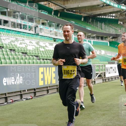 13.09.2026 - 21. swb-Marathon Bremen Michael Burmester http://msf.ph/oto/10445474 13.09.2026 10:29:12 Laufen im Stadion 10162, 10170, 10183, 10189, 10200, 10218, 10223, 10253, 10267, 10270, 10293, 10294, 10316, 10329, 10334, 10348, 10381, 10393, 10421, 10426, 10467, 10508, 10525, 10537, 10538, 10544, 10585, 10594, 10655, 10709, 10734, 10739, 10761, 10763, 10764, 10770, 10814, 10825, 10827, 10835, 10840, 10846, 10876, 10910, 10917, 10923, 10966, 10993, 11005, 11007, 11018, 11035, 11058, 11076, 11087, 11092, 11109, 11170 meine-sportfotos.de