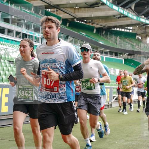 13.09.2026 - 21. swb-Marathon Bremen Michael Burmester http://msf.ph/oto/10445777 13.09.2026 13:08:04 Laufen im Stadion 132, 156, 310, 372, 489, 551, 607, 682, 716, 800, 808, 809, 831, 834, 846, 884, 911, 922, 1025, 1083, 1124, 1173, 1189, 1210, 1285, 1289, 1322, 1364, 1369, 1387, 1395, 1532, 1545, 1559, 1600, 1688, 1831, 1841, 1854, 1871, 1899, 1926, 1938, 2003, 2041, 2070, 2090, 2215, 2219, 2229, 2283, 2318, 2366, 2380, 2405, 2440, 2467, 2492, 2565, 2611, 2635, 2699, 2707, 2721, 2727, 2731, 2755, 2782, 2802, 2818, 2823, 2831, 2841, 2866, 2897, 2911, 2930, 2949, 2960 meine-sportfotos.de