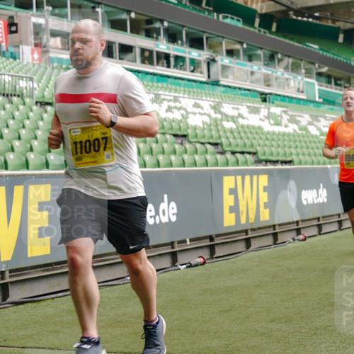 13.09.2026 - 21. swb-Marathon Bremen Michael Burmester http://msf.ph/oto/10445792 13.09.2026 10:29:19 Laufen im Stadion 10162, 10170, 10183, 10189, 10193, 10200, 10218, 10233, 10253, 10267, 10270, 10293, 10294, 10316, 10329, 10334, 10348, 10381, 10392, 10393, 10421, 10426, 10452, 10467, 10508, 10525, 10537, 10538, 10544, 10585, 10594, 10655, 10709, 10734, 10739, 10761, 10763, 10764, 10770, 10814, 10825, 10827, 10835, 10840, 10876, 10887, 10906, 10910, 10917, 10923, 10966, 10993, 11005, 11007, 11018, 11035, 11058, 11087, 11092, 11109, 11170 meine-sportfotos.de