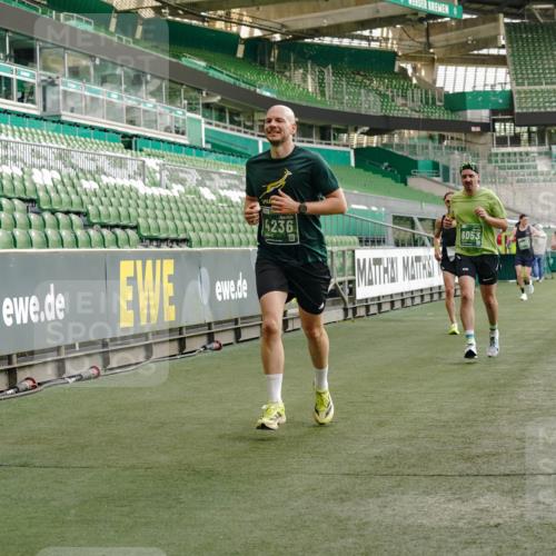 13.09.2026 - 21. swb-Marathon Bremen Michael Burmester http://msf.ph/oto/10445967 13.09.2026 12:46:19 Laufen im Stadion 195, 280, 474, 508, 538, 567, 604, 697, 788, 868, 1017, 1034, 1181, 1241, 1277, 1554, 1863, 1937, 2020, 2021, 2084, 2087, 2297, 2538, 2809, 2889, 3092, 3196, 3271, 3424, 3520, 3609, 4110, 4157, 4236, 4777, 5024, 5092, 5238, 5283, 5674, 5719, 5725, 6053, 6686, 6815, 6918, 7102, 7336, 7478, 7814, 7871, 8054, 8096, 8319, 8325, 8331, 8334, 8670, 8701, 8756, 8936, 8983, 9070, 9129, 9273, 9306, 9495, 9544, 9583, 9642, 9813, 13034, 439, 1667, 1850 meine-sportfotos.de