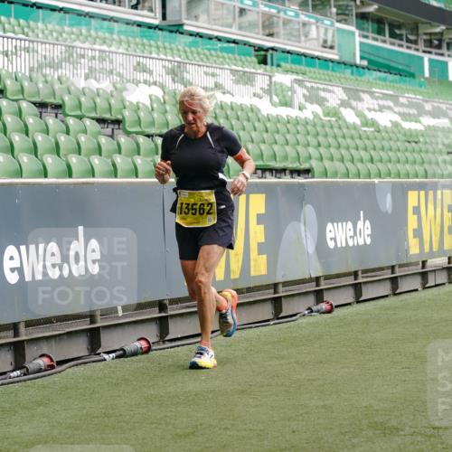 13.09.2026 - 21. swb-Marathon Bremen Michael Burmester http://msf.ph/oto/10446413 13.09.2026 10:29:34 Laufen im Stadion 10162, 10170, 10183, 10193, 10200, 10218, 10233, 10253, 10267, 10270, 10294, 10316, 10334, 10348, 10381, 10392, 10421, 10426, 10452, 10467, 10515, 10525, 10537, 10538, 10544, 10585, 10641, 10652, 10655, 10709, 10734, 10739, 10761, 10763, 10764, 10770, 10780, 10808, 10814, 10825, 10827, 10835, 10837, 10840, 10876, 10887, 10906, 10910, 10923, 10966, 10984, 10993, 11002, 11005, 11007, 11018, 11035, 11058, 11087, 11092, 11109, 11170 meine-sportfotos.de
