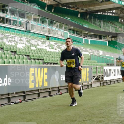 13.09.2026 - 21. swb-Marathon Bremen Michael Burmester http://msf.ph/oto/10446442 13.09.2026 10:29:35 Laufen im Stadion 10162, 10170, 10183, 10193, 10200, 10218, 10233, 10253, 10267, 10270, 10294, 10316, 10334, 10348, 10381, 10392, 10421, 10426, 10452, 10467, 10515, 10525, 10537, 10538, 10544, 10585, 10588, 10641, 10652, 10655, 10709, 10734, 10739, 10761, 10763, 10764, 10770, 10780, 10808, 10825, 10827, 10835, 10837, 10840, 10876, 10887, 10906, 10910, 10923, 10966, 10984, 10993, 11002, 11005, 11007, 11018, 11035, 11058, 11087, 11092, 11109, 11170 meine-sportfotos.de