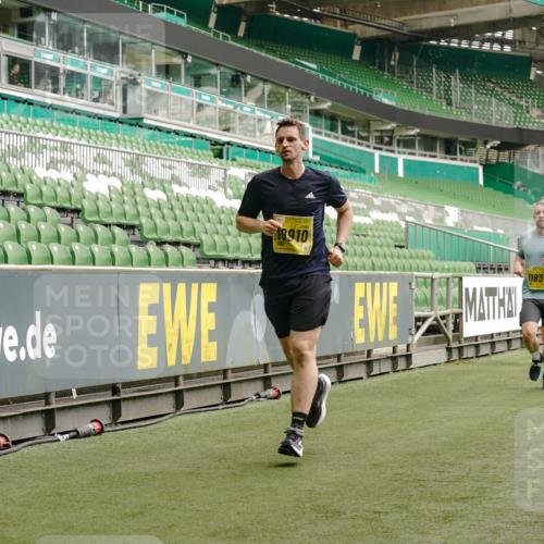 13.09.2026 - 21. swb-Marathon Bremen Michael Burmester http://msf.ph/oto/10446473 13.09.2026 10:29:36 Laufen im Stadion 10162, 10170, 10183, 10193, 10200, 10218, 10233, 10253, 10267, 10270, 10294, 10316, 10334, 10348, 10381, 10392, 10421, 10426, 10452, 10467, 10515, 10525, 10537, 10538, 10544, 10585, 10588, 10641, 10652, 10655, 10709, 10734, 10739, 10761, 10763, 10764, 10770, 10780, 10808, 10825, 10827, 10835, 10837, 10840, 10876, 10887, 10906, 10910, 10923, 10966, 10984, 10993, 11002, 11005, 11007, 11018, 11035, 11058, 11087, 11092, 11109, 11170 meine-sportfotos.de