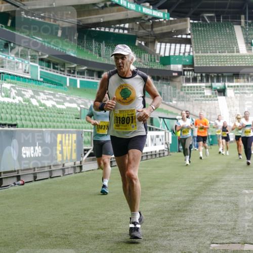 13.09.2026 - 21. swb-Marathon Bremen Michael Burmester http://msf.ph/oto/10446512 13.09.2026 10:29:37 Laufen im Stadion 10162, 10170, 10183, 10193, 10200, 10218, 10233, 10253, 10267, 10270, 10294, 10316, 10334, 10348, 10381, 10392, 10421, 10426, 10452, 10467, 10515, 10525, 10537, 10538, 10544, 10585, 10588, 10641, 10652, 10655, 10709, 10734, 10739, 10761, 10763, 10764, 10770, 10780, 10808, 10825, 10827, 10835, 10837, 10840, 10876, 10887, 10906, 10910, 10923, 10966, 10984, 10993, 11002, 11005, 11007, 11018, 11035, 11058, 11087, 11092, 11109, 11170 meine-sportfotos.de