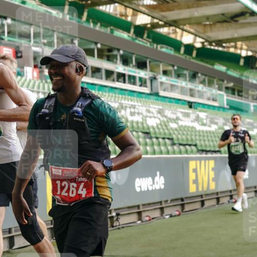 13.09.2026 - 21. swb-Marathon Bremen Michael Burmester http://msf.ph/oto/10446524 13.09.2026 12:46:36 Laufen im Stadion 195, 474, 508, 538, 567, 604, 621, 697, 788, 868, 1017, 1034, 1181, 1241, 1277, 1554, 1863, 2020, 2021, 2084, 2087, 2297, 2538, 2646, 2809, 2889, 3118, 3196, 3271, 3284, 3297, 3424, 3520, 4025, 4110, 4157, 4236, 4239, 4729, 4777, 4808, 5024, 5092, 5238, 5283, 5674, 5719, 5725, 5976, 6053, 6686, 6815, 6918, 7102, 7336, 7478, 7814, 7871, 8054, 8060, 8096, 8319, 8325, 8331, 8334, 8670, 8701, 8756, 8936, 8983, 9061, 9070, 9129, 9273, 9306, 9495, 9544, 9642, 9813, 9918, 13034, 439 meine-sportfotos.de