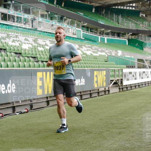 13.09.2026 - 21. swb-Marathon Bremen Michael Burmester http://msf.ph/oto/10446613 13.09.2026 10:29:38 Laufen im Stadion 10162, 10170, 10183, 10193, 10200, 10218, 10233, 10253, 10267, 10294, 10316, 10334, 10348, 10381, 10392, 10421, 10426, 10452, 10467, 10515, 10525, 10537, 10538, 10544, 10585, 10588, 10641, 10652, 10655, 10709, 10734, 10739, 10761, 10763, 10764, 10770, 10780, 10808, 10825, 10827, 10835, 10837, 10840, 10862, 10876, 10887, 10906, 10910, 10923, 10966, 10984, 10993, 11002, 11005, 11007, 11018, 11035, 11058, 11087, 11092, 11109, 11170 meine-sportfotos.de