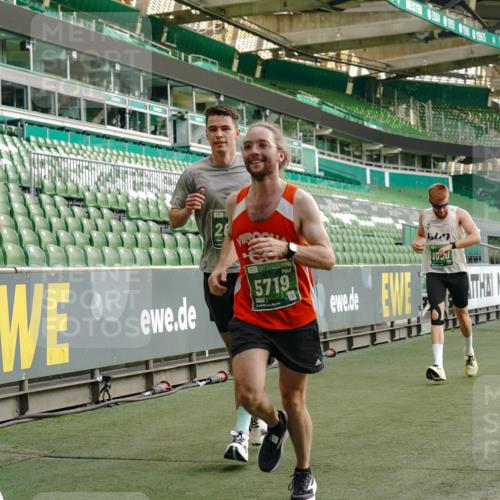 13.09.2026 - 21. swb-Marathon Bremen Michael Burmester http://msf.ph/oto/10446622 13.09.2026 12:46:39 Laufen im Stadion 195, 474, 508, 538, 567, 604, 621, 697, 788, 868, 1017, 1034, 1181, 1241, 1277, 1554, 1863, 2021, 2084, 2087, 2297, 2538, 2646, 2809, 2889, 3118, 3196, 3284, 3297, 3424, 3520, 4025, 4110, 4157, 4236, 4239, 4729, 4777, 4808, 5024, 5092, 5238, 5283, 5674, 5719, 5725, 5976, 6053, 6686, 6815, 6918, 7102, 7336, 7478, 7814, 7871, 8054, 8060, 8096, 8319, 8325, 8331, 8334, 8670, 8701, 8756, 8936, 8983, 9061, 9070, 9129, 9273, 9306, 9495, 9544, 9642, 9689, 9813, 9918, 13034, 439 meine-sportfotos.de