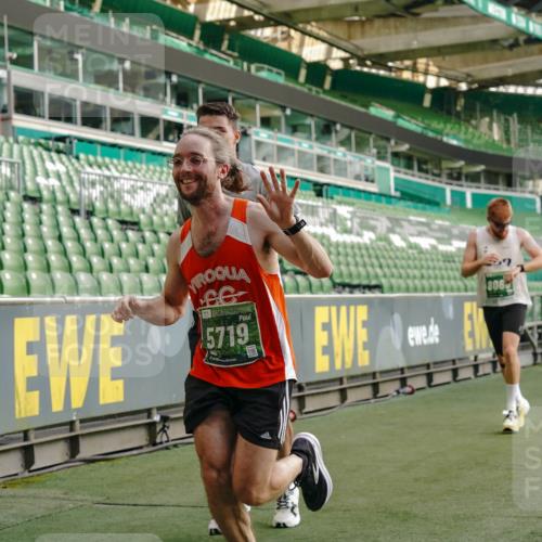13.09.2026 - 21. swb-Marathon Bremen Michael Burmester http://msf.ph/oto/10446651 13.09.2026 12:46:39 Laufen im Stadion 195, 474, 508, 538, 567, 604, 621, 697, 788, 868, 1017, 1034, 1181, 1241, 1277, 1554, 1863, 2021, 2084, 2087, 2297, 2538, 2646, 2809, 2889, 3118, 3196, 3284, 3297, 3424, 3520, 4025, 4110, 4157, 4236, 4239, 4729, 4777, 4808, 5024, 5092, 5238, 5283, 5674, 5719, 5725, 5976, 6053, 6686, 6815, 6918, 7102, 7336, 7478, 7814, 7871, 8054, 8060, 8096, 8319, 8325, 8331, 8334, 8670, 8701, 8756, 8936, 8983, 9061, 9070, 9129, 9273, 9306, 9495, 9544, 9642, 9689, 9813, 9918, 13034, 439 meine-sportfotos.de