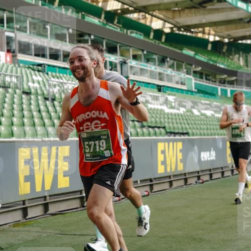 13.09.2026 - 21. swb-Marathon Bremen Michael Burmester http://msf.ph/oto/10446664 13.09.2026 12:46:39 Laufen im Stadion 195, 474, 508, 538, 567, 604, 621, 697, 788, 868, 1017, 1034, 1181, 1241, 1277, 1554, 1863, 2021, 2084, 2087, 2297, 2538, 2646, 2809, 2889, 3118, 3196, 3284, 3297, 3424, 3520, 4025, 4110, 4157, 4236, 4239, 4729, 4777, 4808, 5024, 5092, 5238, 5283, 5674, 5719, 5725, 5976, 6053, 6686, 6815, 6918, 7102, 7336, 7478, 7814, 7871, 8054, 8060, 8096, 8319, 8325, 8331, 8334, 8670, 8701, 8756, 8936, 8983, 9061, 9070, 9129, 9273, 9306, 9495, 9544, 9642, 9689, 9813, 9918, 13034, 439 meine-sportfotos.de