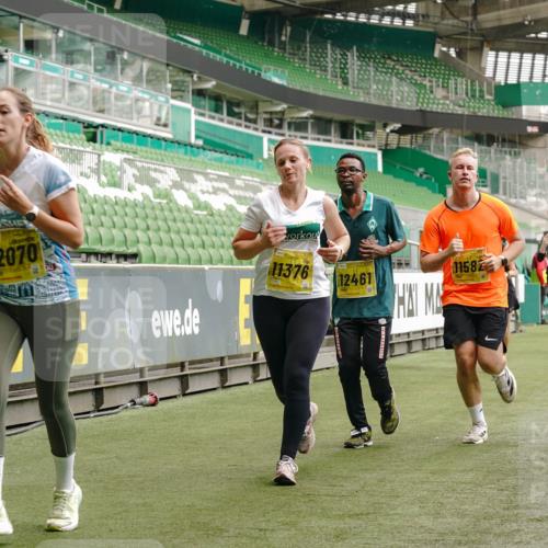 13.09.2026 - 21. swb-Marathon Bremen Michael Burmester http://msf.ph/oto/10446725 13.09.2026 10:29:43 Laufen im Stadion 10162, 10170, 10183, 10193, 10200, 10218, 10233, 10253, 10267, 10294, 10316, 10334, 10348, 10381, 10392, 10421, 10426, 10452, 10467, 10515, 10525, 10537, 10538, 10544, 10585, 10588, 10641, 10652, 10655, 10709, 10734, 10739, 10761, 10763, 10764, 10780, 10808, 10825, 10827, 10835, 10837, 10840, 10862, 10863, 10876, 10884, 10887, 10906, 10910, 10923, 10966, 10984, 10993, 11002, 11005, 11007, 11018, 11035, 11058, 11087, 11109, 11170 meine-sportfotos.de