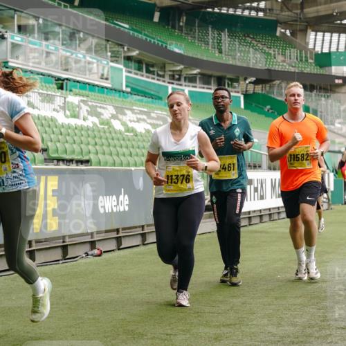 13.09.2026 - 21. swb-Marathon Bremen Michael Burmester http://msf.ph/oto/10446747 13.09.2026 10:29:43 Laufen im Stadion 10162, 10170, 10183, 10193, 10200, 10218, 10233, 10253, 10267, 10294, 10316, 10334, 10348, 10381, 10392, 10421, 10426, 10452, 10467, 10515, 10525, 10537, 10538, 10544, 10585, 10588, 10641, 10652, 10655, 10709, 10734, 10739, 10761, 10763, 10764, 10780, 10808, 10825, 10827, 10835, 10837, 10840, 10862, 10863, 10876, 10884, 10887, 10906, 10910, 10923, 10966, 10984, 10993, 11002, 11005, 11007, 11018, 11035, 11058, 11087, 11109, 11170 meine-sportfotos.de