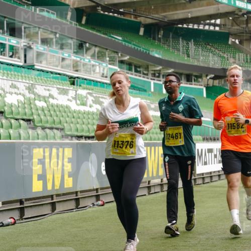 13.09.2026 - 21. swb-Marathon Bremen Michael Burmester http://msf.ph/oto/10446765 13.09.2026 10:29:43 Laufen im Stadion 10162, 10170, 10183, 10193, 10200, 10218, 10233, 10253, 10267, 10294, 10316, 10334, 10348, 10381, 10392, 10421, 10426, 10452, 10467, 10515, 10525, 10537, 10538, 10544, 10585, 10588, 10641, 10652, 10655, 10709, 10734, 10739, 10761, 10763, 10764, 10780, 10808, 10825, 10827, 10835, 10837, 10840, 10862, 10863, 10876, 10884, 10887, 10906, 10910, 10923, 10966, 10984, 10993, 11002, 11005, 11007, 11018, 11035, 11058, 11087, 11109, 11170 meine-sportfotos.de