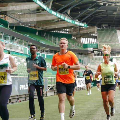 13.09.2026 - 21. swb-Marathon Bremen Michael Burmester http://msf.ph/oto/10446783 13.09.2026 10:29:44 Laufen im Stadion 10162, 10170, 10183, 10193, 10200, 10218, 10233, 10253, 10267, 10294, 10316, 10334, 10348, 10359, 10381, 10392, 10421, 10426, 10452, 10467, 10515, 10525, 10537, 10538, 10544, 10585, 10588, 10641, 10652, 10655, 10709, 10734, 10739, 10761, 10763, 10764, 10780, 10808, 10825, 10827, 10835, 10837, 10840, 10862, 10863, 10876, 10884, 10887, 10906, 10910, 10923, 10966, 10984, 10993, 11002, 11005, 11007, 11018, 11035, 11058, 11087, 11109, 11170 meine-sportfotos.de