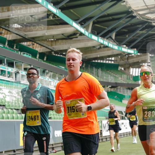 13.09.2026 - 21. swb-Marathon Bremen Michael Burmester http://msf.ph/oto/10446815 13.09.2026 10:29:45 Laufen im Stadion 10162, 10170, 10183, 10193, 10200, 10218, 10233, 10253, 10267, 10294, 10316, 10334, 10339, 10348, 10359, 10381, 10392, 10421, 10426, 10452, 10467, 10515, 10525, 10537, 10538, 10544, 10585, 10588, 10641, 10652, 10655, 10709, 10734, 10739, 10761, 10763, 10764, 10780, 10808, 10825, 10827, 10835, 10837, 10840, 10862, 10863, 10876, 10884, 10887, 10906, 10910, 10923, 10966, 10984, 10993, 11002, 11005, 11007, 11018, 11035, 11038, 11058, 11087, 11109, 11170 meine-sportfotos.de