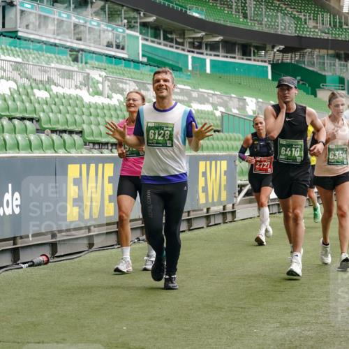 13.09.2026 - 21. swb-Marathon Bremen Michael Burmester http://msf.ph/oto/10446840 13.09.2026 13:08:22 Laufen im Stadion 132, 156, 489, 549, 551, 607, 625, 682, 716, 800, 808, 809, 834, 846, 884, 911, 922, 1025, 1124, 1150, 1173, 1189, 1210, 1285, 1289, 1322, 1364, 1369, 1387, 1395, 1398, 1532, 1559, 1600, 1688, 1831, 1841, 1854, 1871, 1880, 1899, 1926, 1938, 2003, 2041, 2070, 2215, 2219, 2229, 2243, 2283, 2318, 2366, 2380, 2405, 2413, 2429, 2440, 2441, 2467, 2492, 2565, 2611, 2635, 2692, 2699, 2721, 2727, 2731, 2755, 2782, 2802, 2818, 2823, 2831, 2841, 2866, 2897, 2911, 2930, 2941, 2949, 2960 meine-sportfotos.de