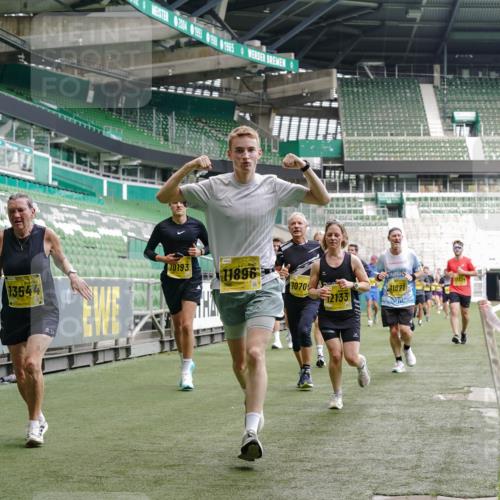 13.09.2026 - 21. swb-Marathon Bremen Michael Burmester http://msf.ph/oto/10446934 13.09.2026 10:29:47 Laufen im Stadion 10162, 10170, 10183, 10193, 10200, 10218, 10233, 10253, 10267, 10294, 10304, 10316, 10334, 10339, 10348, 10359, 10381, 10392, 10421, 10426, 10452, 10467, 10515, 10525, 10537, 10538, 10544, 10585, 10588, 10641, 10652, 10655, 10709, 10734, 10739, 10761, 10763, 10764, 10780, 10808, 10825, 10827, 10835, 10837, 10840, 10862, 10863, 10876, 10884, 10887, 10906, 10910, 10923, 10966, 10984, 10993, 11002, 11005, 11007, 11018, 11035, 11038, 11058, 11087, 11109, 11170 meine-sportfotos.de