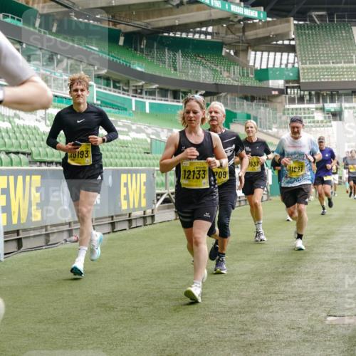 13.09.2026 - 21. swb-Marathon Bremen Michael Burmester http://msf.ph/oto/10447016 13.09.2026 10:29:49 Laufen im Stadion 10162, 10170, 10183, 10193, 10200, 10218, 10233, 10253, 10267, 10294, 10304, 10316, 10334, 10339, 10348, 10359, 10381, 10392, 10421, 10426, 10452, 10467, 10515, 10525, 10537, 10538, 10544, 10585, 10588, 10641, 10652, 10655, 10709, 10734, 10739, 10761, 10763, 10764, 10780, 10808, 10825, 10827, 10835, 10837, 10840, 10862, 10863, 10876, 10884, 10887, 10906, 10910, 10923, 10966, 10984, 10993, 11002, 11005, 11007, 11018, 11035, 11038, 11058, 11109, 11170 meine-sportfotos.de