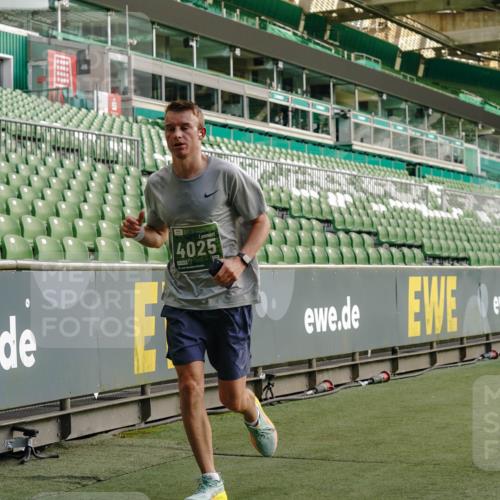 13.09.2026 - 21. swb-Marathon Bremen Michael Burmester http://msf.ph/oto/10447033 13.09.2026 12:46:49 Laufen im Stadion 195, 474, 538, 567, 604, 621, 697, 788, 868, 1017, 1034, 1181, 1241, 1277, 1554, 1863, 2021, 2084, 2087, 2266, 2297, 2538, 2646, 2809, 2889, 3118, 3196, 3284, 3297, 3424, 3520, 4025, 4110, 4157, 4236, 4239, 4614, 4729, 4777, 4808, 4992, 5024, 5238, 5283, 5674, 5719, 5725, 5976, 6053, 6686, 6784, 6815, 6918, 7102, 7336, 7814, 7871, 8060, 8319, 8325, 8331, 8334, 8670, 8701, 8756, 8936, 8983, 9061, 9273, 9495, 9544, 9689, 9813, 9918, 13034, 439 meine-sportfotos.de