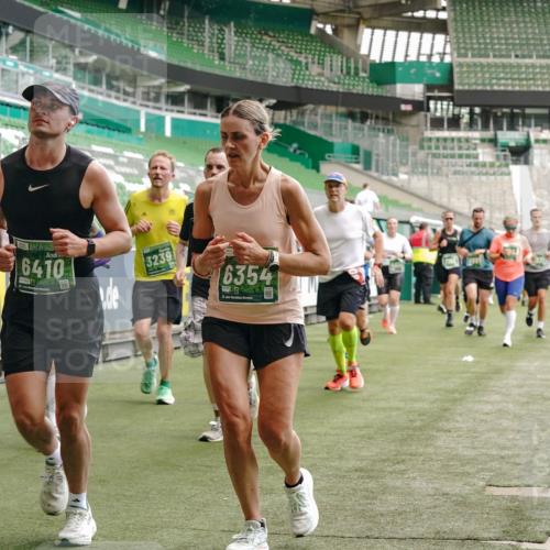 13.09.2026 - 21. swb-Marathon Bremen Michael Burmester http://msf.ph/oto/10447068 13.09.2026 13:08:25 Laufen im Stadion 132, 156, 489, 549, 551, 607, 625, 682, 716, 800, 808, 809, 834, 846, 884, 911, 922, 1025, 1124, 1150, 1173, 1189, 1210, 1285, 1289, 1322, 1364, 1387, 1395, 1398, 1532, 1559, 1600, 1688, 1831, 1841, 1854, 1871, 1880, 1899, 1926, 1938, 2003, 2041, 2070, 2215, 2219, 2229, 2243, 2283, 2318, 2366, 2380, 2405, 2413, 2429, 2441, 2467, 2492, 2565, 2611, 2635, 2692, 2699, 2721, 2727, 2731, 2755, 2782, 2802, 2818, 2823, 2831, 2841, 2866, 2897, 2911, 2930, 2941, 2949, 2960, 3327 meine-sportfotos.de