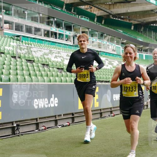 13.09.2026 - 21. swb-Marathon Bremen Michael Burmester http://msf.ph/oto/10447085 13.09.2026 10:29:49 Laufen im Stadion 10162, 10170, 10183, 10193, 10200, 10218, 10233, 10253, 10267, 10294, 10304, 10316, 10334, 10339, 10348, 10359, 10381, 10392, 10421, 10426, 10452, 10467, 10515, 10525, 10537, 10538, 10544, 10585, 10588, 10641, 10652, 10655, 10709, 10734, 10739, 10761, 10763, 10764, 10780, 10808, 10825, 10827, 10835, 10837, 10840, 10862, 10863, 10876, 10884, 10887, 10906, 10910, 10923, 10966, 10984, 10993, 11002, 11005, 11007, 11018, 11035, 11038, 11058, 11109, 11170 meine-sportfotos.de