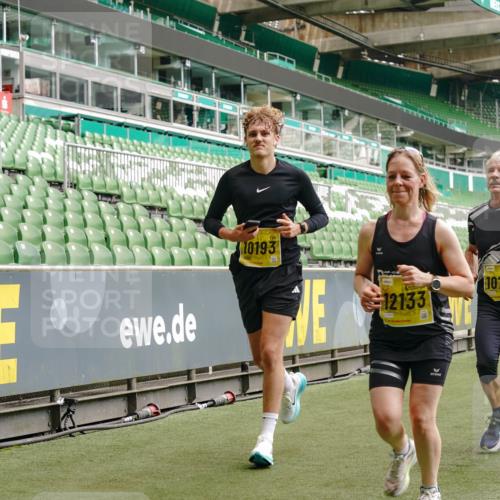 13.09.2026 - 21. swb-Marathon Bremen Michael Burmester http://msf.ph/oto/10447098 13.09.2026 10:29:49 Laufen im Stadion 10162, 10170, 10183, 10193, 10200, 10218, 10233, 10253, 10267, 10294, 10304, 10316, 10334, 10339, 10348, 10359, 10381, 10392, 10421, 10426, 10452, 10467, 10515, 10525, 10537, 10538, 10544, 10585, 10588, 10641, 10652, 10655, 10709, 10734, 10739, 10761, 10763, 10764, 10780, 10808, 10825, 10827, 10835, 10837, 10840, 10862, 10863, 10876, 10884, 10887, 10906, 10910, 10923, 10966, 10984, 10993, 11002, 11005, 11007, 11018, 11035, 11038, 11058, 11109, 11170 meine-sportfotos.de