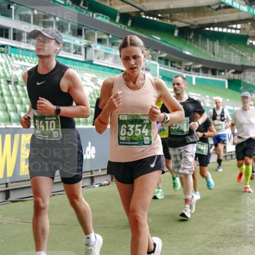 13.09.2026 - 21. swb-Marathon Bremen Michael Burmester http://msf.ph/oto/10447101 13.09.2026 13:08:26 Laufen im Stadion 132, 156, 489, 549, 551, 607, 625, 682, 716, 800, 808, 809, 813, 834, 846, 884, 911, 922, 1025, 1124, 1150, 1173, 1189, 1210, 1285, 1289, 1322, 1364, 1387, 1395, 1398, 1532, 1559, 1600, 1688, 1831, 1841, 1854, 1880, 1899, 1926, 1938, 2003, 2041, 2070, 2208, 2215, 2219, 2229, 2243, 2283, 2318, 2366, 2380, 2405, 2413, 2429, 2441, 2467, 2492, 2565, 2611, 2635, 2692, 2699, 2721, 2727, 2731, 2755, 2782, 2802, 2818, 2823, 2831, 2841, 2866, 2897, 2911, 2930, 2941, 2949, 2960, 3327 meine-sportfotos.de