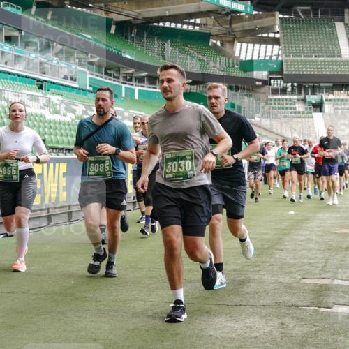 13.09.2026 - 21. swb-Marathon Bremen Michael Burmester http://msf.ph/oto/10447469 13.09.2026 13:08:32 Laufen im Stadion 132, 156, 383, 489, 549, 551, 563, 607, 625, 682, 800, 808, 809, 813, 834, 846, 884, 911, 1025, 1072, 1124, 1150, 1173, 1189, 1210, 1285, 1289, 1322, 1364, 1387, 1395, 1398, 1532, 1559, 1600, 1688, 1831, 1841, 1854, 1880, 1899, 1926, 2003, 2041, 2070, 2208, 2215, 2219, 2229, 2243, 2283, 2318, 2366, 2380, 2405, 2413, 2429, 2441, 2467, 2492, 2565, 2611, 2635, 2692, 2727, 2731, 2755, 2782, 2802, 2823, 2831, 2841, 2866, 2897, 2911, 2930, 2931, 2941, 2949, 2960, 3327, 3437 meine-sportfotos.de