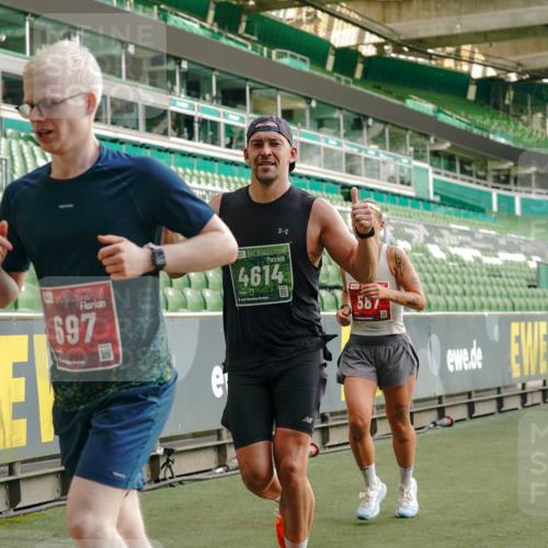 13.09.2026 - 21. swb-Marathon Bremen Michael Burmester http://msf.ph/oto/10447633 13.09.2026 12:47:09 Laufen im Stadion 195, 384, 538, 567, 604, 621, 697, 868, 1034, 1181, 1241, 1554, 1863, 2021, 2084, 2087, 2266, 2297, 2538, 2646, 2809, 2889, 2956, 3118, 3196, 3242, 3284, 3297, 3424, 3466, 3520, 3794, 4025, 4236, 4239, 4614, 4729, 4777, 4808, 4992, 5024, 5238, 5283, 5674, 5719, 5725, 5803, 5976, 6053, 6686, 6708, 6784, 6815, 7102, 7336, 7538, 7814, 7871, 8060, 8319, 8325, 8331, 8334, 8611, 8621, 8670, 8701, 8756, 8980, 8983, 9061, 9273, 9495, 9544, 9689, 9813, 9918, 13034, 439 meine-sportfotos.de