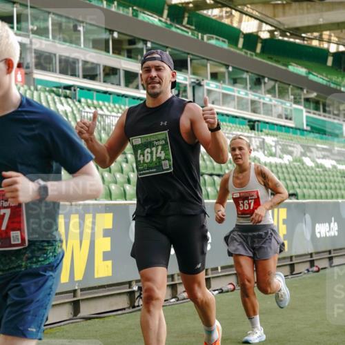 13.09.2026 - 21. swb-Marathon Bremen Michael Burmester http://msf.ph/oto/10447656 13.09.2026 12:47:10 Laufen im Stadion 195, 384, 538, 567, 604, 621, 697, 868, 1034, 1181, 1241, 1554, 1863, 2021, 2084, 2087, 2266, 2297, 2538, 2646, 2809, 2889, 2956, 3118, 3196, 3242, 3284, 3297, 3424, 3466, 3520, 3794, 4025, 4236, 4239, 4614, 4729, 4777, 4808, 4992, 5024, 5238, 5283, 5674, 5719, 5725, 5803, 5976, 6025, 6053, 6686, 6708, 6784, 6815, 7102, 7336, 7538, 7814, 7871, 8060, 8319, 8325, 8331, 8334, 8611, 8621, 8670, 8701, 8756, 8980, 8983, 9061, 9273, 9495, 9544, 9689, 9813, 9918, 13034, 439 meine-sportfotos.de