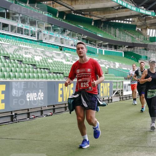 13.09.2026 - 21. swb-Marathon Bremen Michael Burmester http://msf.ph/oto/10448406 13.09.2026 13:08:50 Laufen im Stadion 383, 391, 489, 532, 549, 551, 563, 625, 682, 800, 808, 809, 813, 884, 898, 911, 1025, 1072, 1124, 1150, 1173, 1210, 1285, 1289, 1322, 1364, 1395, 1398, 1532, 1559, 1688, 1831, 1854, 1880, 1899, 2003, 2041, 2208, 2215, 2229, 2243, 2283, 2366, 2380, 2405, 2413, 2429, 2441, 2467, 2471, 2492, 2525, 2565, 2611, 2635, 2692, 2727, 2782, 2802, 2823, 2831, 2841, 2866, 2897, 2930, 2931, 2941, 2949, 3032, 3316, 3327, 3333, 3398, 3437, 3707, 109 meine-sportfotos.de
