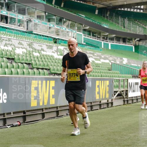 13.09.2026 - 21. swb-Marathon Bremen Michael Burmester http://msf.ph/oto/10448595 13.09.2026 10:30:24 Laufen im Stadion 10141, 10162, 10174, 10183, 10193, 10200, 10218, 10227, 10233, 10253, 10281, 10284, 10304, 10334, 10339, 10348, 10359, 10381, 10392, 10426, 10448, 10452, 10467, 10515, 10537, 10577, 10585, 10588, 10641, 10652, 10684, 10685, 10714, 10734, 10757, 10761, 10763, 10764, 10765, 10780, 10808, 10821, 10822, 10825, 10827, 10837, 10838, 10840, 10862, 10863, 10884, 10886, 10887, 10906, 10966, 10984, 11002, 11038, 11109, 11350, 11379 meine-sportfotos.de
