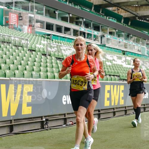 13.09.2026 - 21. swb-Marathon Bremen Michael Burmester http://msf.ph/oto/10448775 13.09.2026 10:30:28 Laufen im Stadion 10141, 10162, 10174, 10183, 10193, 10218, 10227, 10233, 10253, 10281, 10284, 10304, 10334, 10339, 10359, 10381, 10392, 10426, 10448, 10452, 10467, 10515, 10537, 10577, 10585, 10588, 10641, 10652, 10684, 10685, 10714, 10734, 10757, 10761, 10763, 10764, 10765, 10780, 10808, 10821, 10822, 10825, 10827, 10837, 10838, 10840, 10862, 10863, 10884, 10886, 10887, 10906, 10966, 10984, 11002, 11038, 11109, 11350, 11379 meine-sportfotos.de