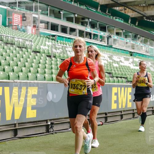 13.09.2026 - 21. swb-Marathon Bremen Michael Burmester http://msf.ph/oto/10448784 13.09.2026 10:30:28 Laufen im Stadion 10141, 10162, 10174, 10183, 10193, 10218, 10227, 10233, 10253, 10281, 10284, 10304, 10334, 10339, 10359, 10381, 10392, 10426, 10448, 10452, 10467, 10515, 10537, 10577, 10585, 10588, 10641, 10652, 10684, 10685, 10714, 10734, 10757, 10761, 10763, 10764, 10765, 10780, 10808, 10821, 10822, 10825, 10827, 10837, 10838, 10840, 10862, 10863, 10884, 10886, 10887, 10906, 10966, 10984, 11002, 11038, 11109, 11350, 11379 meine-sportfotos.de