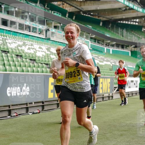13.09.2026 - 21. swb-Marathon Bremen Michael Burmester http://msf.ph/oto/10448886 13.09.2026 10:30:30 Laufen im Stadion 10141, 10162, 10174, 10183, 10193, 10218, 10227, 10233, 10253, 10281, 10284, 10304, 10334, 10339, 10359, 10381, 10392, 10426, 10448, 10452, 10467, 10479, 10515, 10537, 10577, 10585, 10588, 10641, 10652, 10684, 10685, 10714, 10734, 10757, 10761, 10763, 10764, 10765, 10780, 10808, 10821, 10822, 10825, 10827, 10837, 10838, 10840, 10862, 10863, 10884, 10886, 10887, 10906, 10966, 10984, 11002, 11038, 11109, 11350, 11379 meine-sportfotos.de