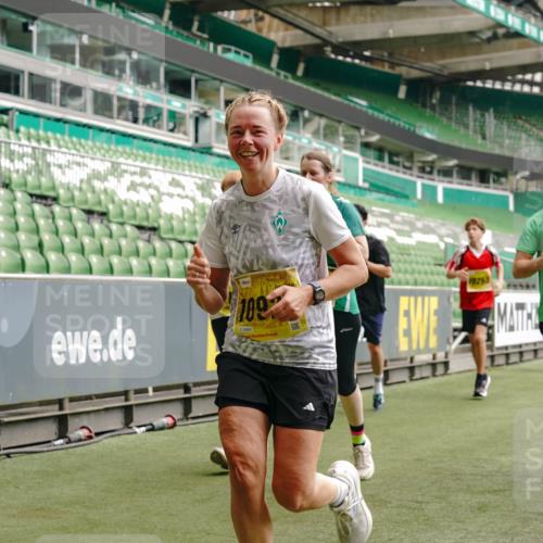 13.09.2026 - 21. swb-Marathon Bremen Michael Burmester http://msf.ph/oto/10448898 13.09.2026 10:30:30 Laufen im Stadion 10141, 10162, 10174, 10183, 10193, 10218, 10227, 10233, 10253, 10281, 10284, 10304, 10334, 10339, 10359, 10381, 10392, 10426, 10448, 10452, 10467, 10479, 10515, 10537, 10577, 10585, 10588, 10641, 10652, 10684, 10685, 10714, 10734, 10757, 10761, 10763, 10764, 10765, 10780, 10808, 10821, 10822, 10825, 10827, 10837, 10838, 10840, 10862, 10863, 10884, 10886, 10887, 10906, 10966, 10984, 11002, 11038, 11109, 11350, 11379 meine-sportfotos.de